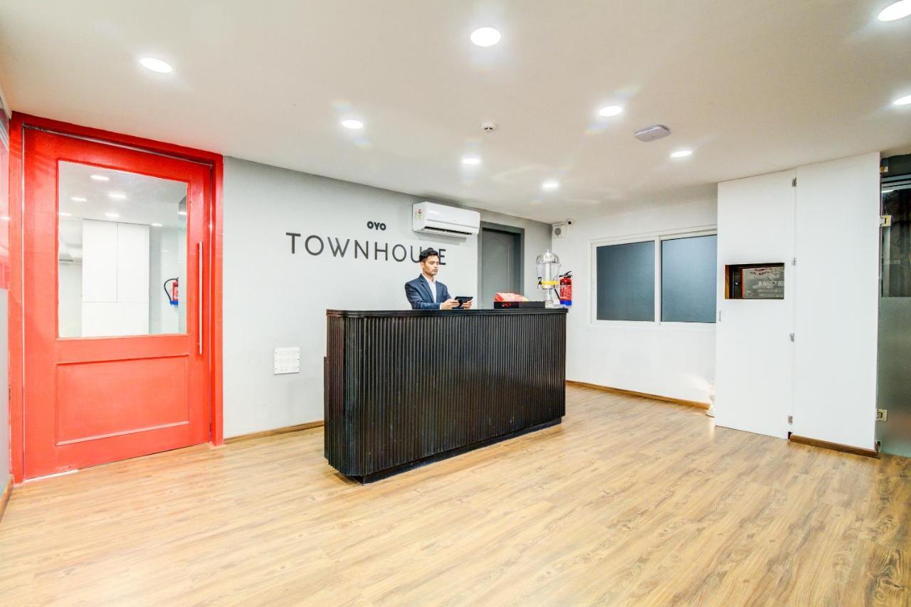 Oyo Townhouse 104 Koramangala Maharaja Signal Hotell Bangalore Eksteriør bilde